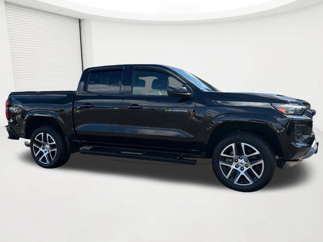 Used 2023 Chevrolet Colorado Z71 w/ Z71 Convenience Package 2 AWD/4WD image 4