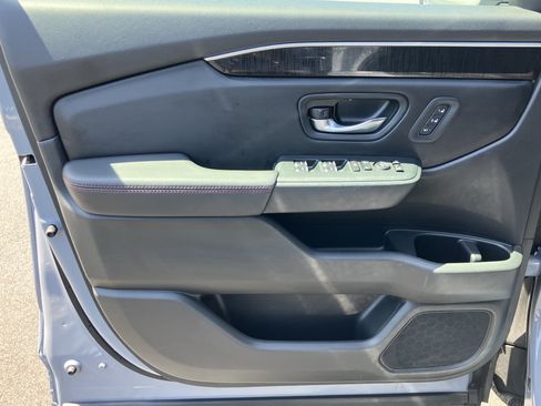 Certified 2025 Honda Pilot Black Edition image 14