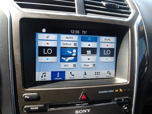 Used 2018 Ford Explorer Sport image 15