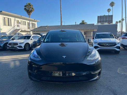 Used 2023 Tesla Model Y Performance AWD/4WD image 2