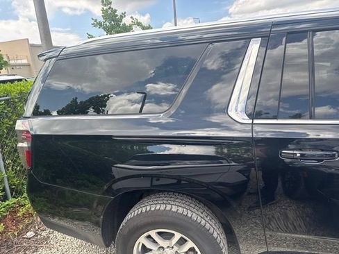 Used 2024 Chevrolet Suburban LT RWD image 5