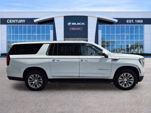 Used 2025 GMC Yukon XL Denali AWD/4WD image 3