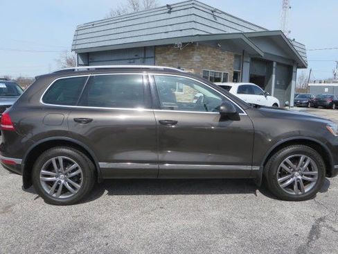 Used 2016 Volkswagen Touareg Sport image 10