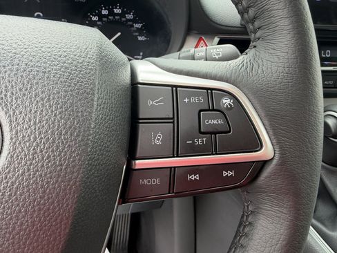 Used 2026 Toyota Sienna XLE FWD image 17
