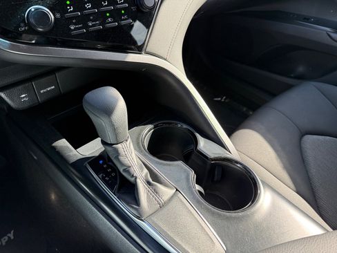 Used 2019 Toyota Camry LE FWD image 13