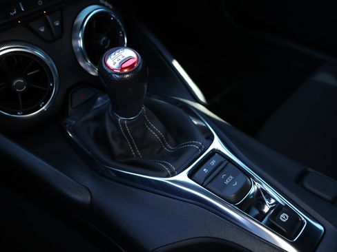 Used 2020 Chevrolet Camaro LT image 18