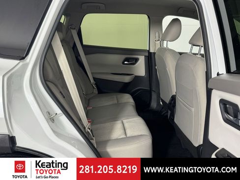 Used 2024 Nissan Rogue SV image 17