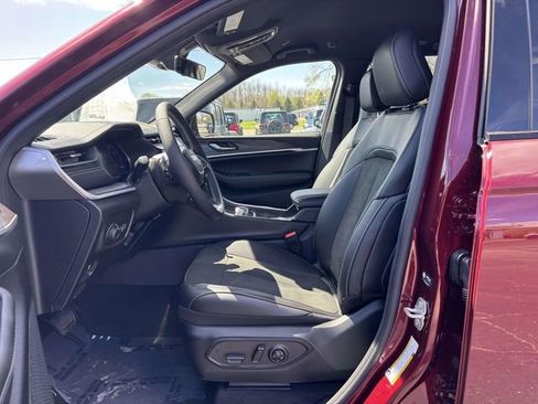 New 2026 Jeep Grand Cherokee Altitude AWD/4WD image 4
