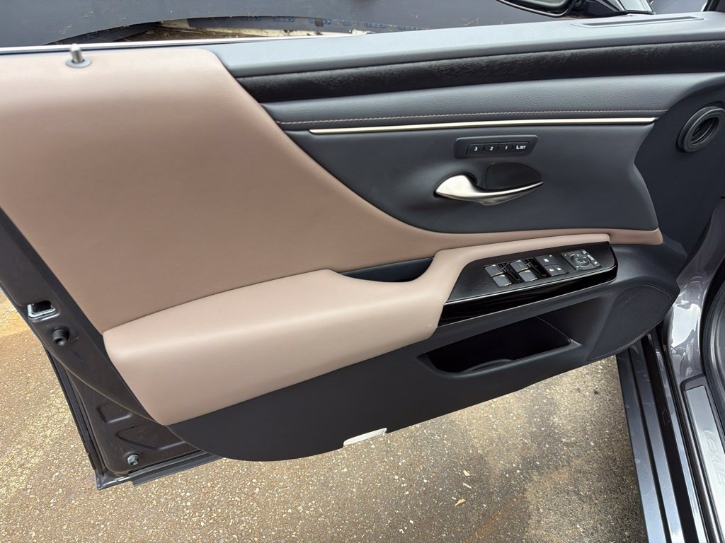 Used 2023 Lexus ES 350 w/ Premium Package FWD image 12