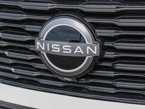 Used 2023 Nissan Rogue SV image 11