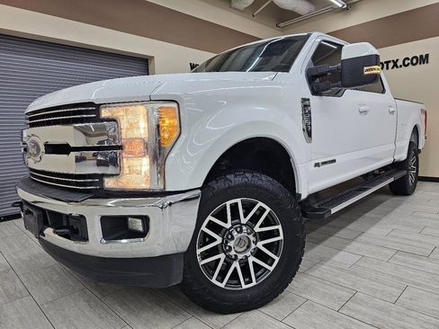 Used 2017 Ford F250 Lariat w/ Lariat Value Package image 1