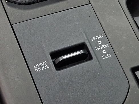 Used 2022 Toyota Highlander XSE FWD image 28