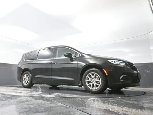 Used 2024 Chrysler Pacifica Touring-L image 26