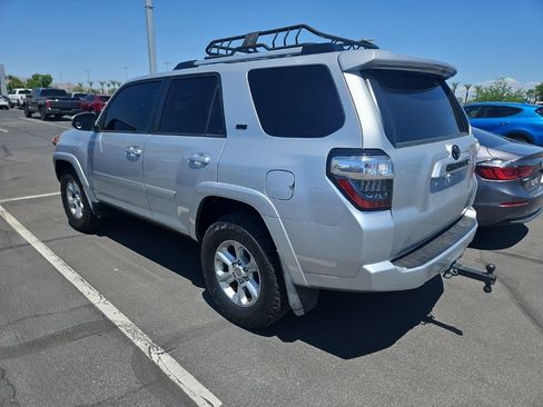 Used 2019 Toyota 4Runner SR5 AWD/4WD image 2