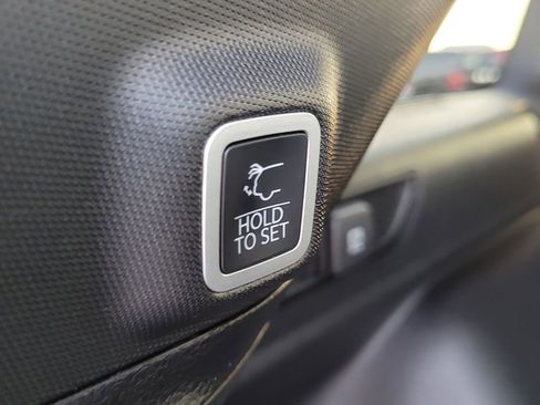 New 2025 Jeep Grand Cherokee Altitude image 9