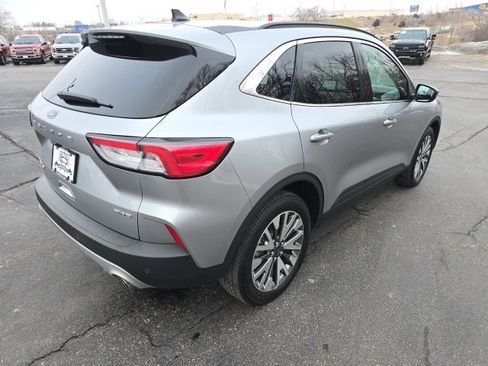 Certified 2022 Ford Escape Titanium image 11