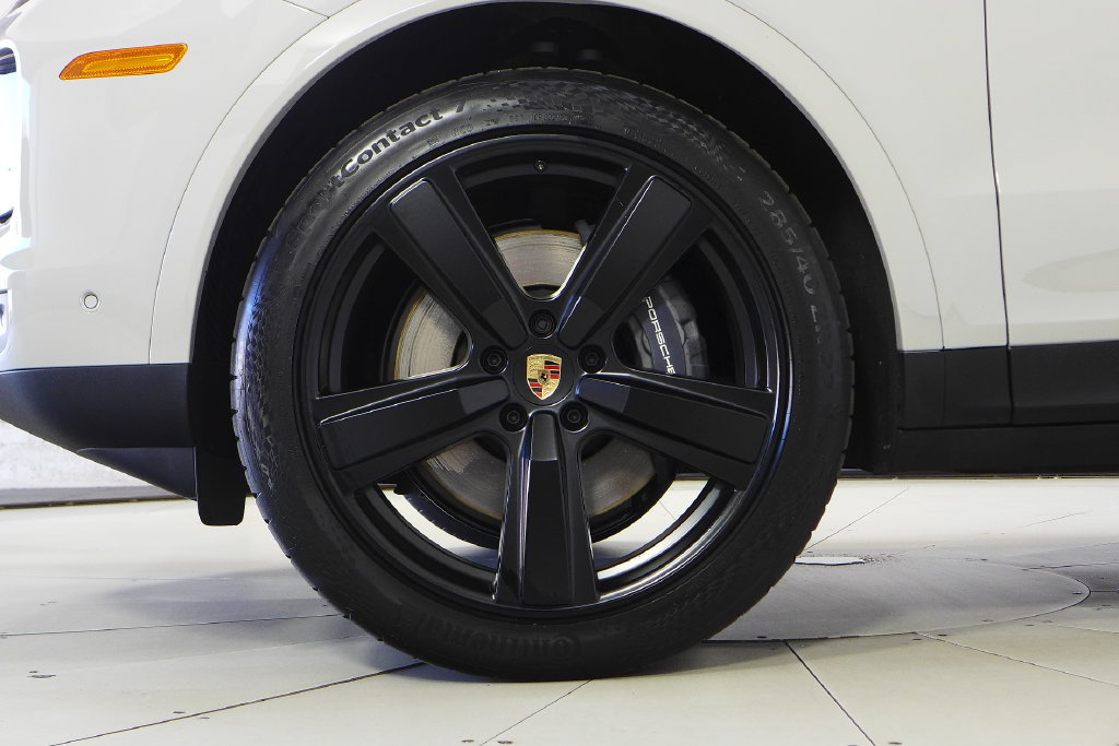 Used 2025 Porsche Cayenne AWD/4WD image 5