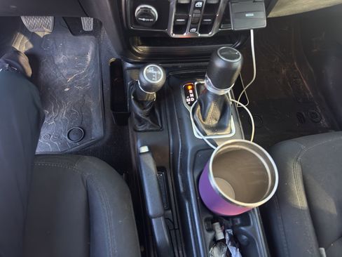 Used 2021 Jeep Gladiator Sport image 22