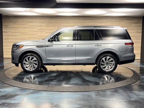 Used 2023 Lincoln Navigator Reserve image 35