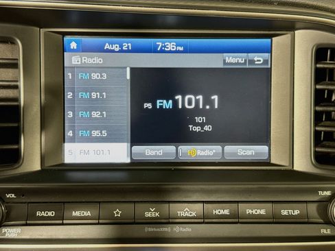 Used 2020 Hyundai Elantra SEL w/ Convenience Package (C2) FWD image 16