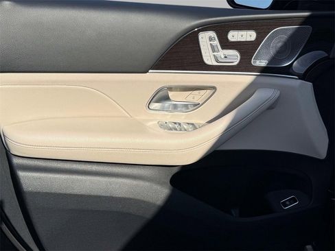 Used 2021 Mercedes-Benz GLS 450 4MATIC image 21