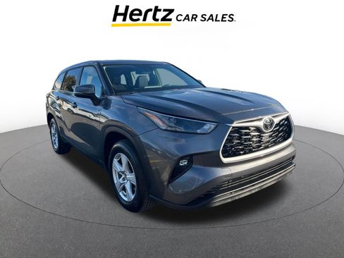 Used 2025 Toyota Highlander LE image 1