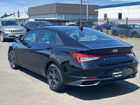 Used 2021 Hyundai Elantra SEL FWD image 6