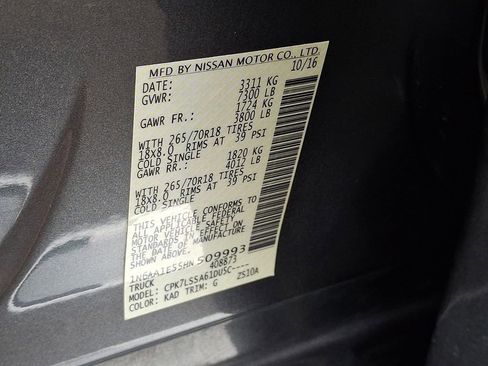 Used 2017 Nissan Titan SV image 28