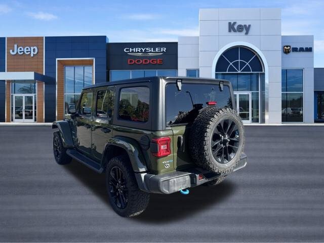 Used 2022 Jeep Wrangler Unlimited Sahara w/ Cold Weather Group AWD/4WD image 3
