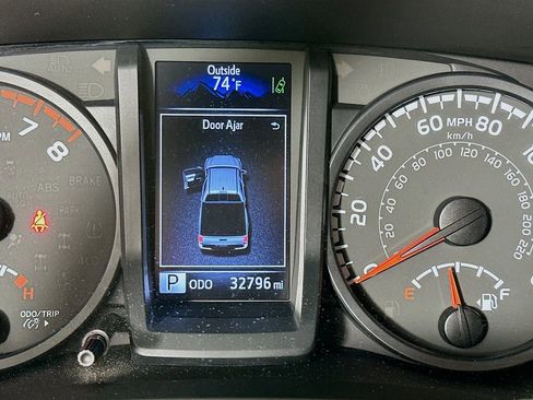 Used 2022 Toyota Tacoma SR image 12