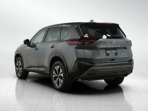 Used 2021 Nissan Rogue SV image 3