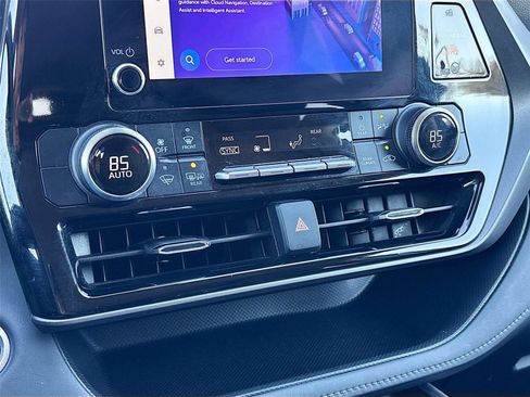 Used 2024 Toyota Highlander LE image 19