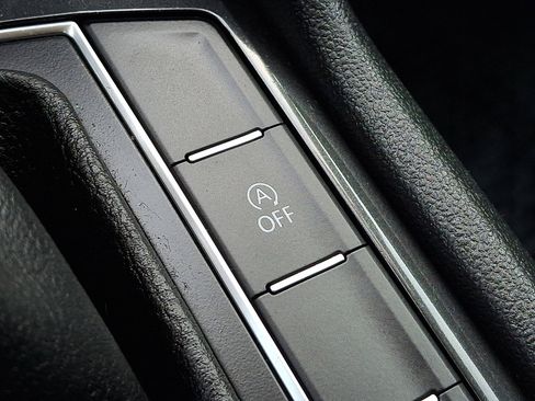 Used 2018 Volkswagen Tiguan SE image 27