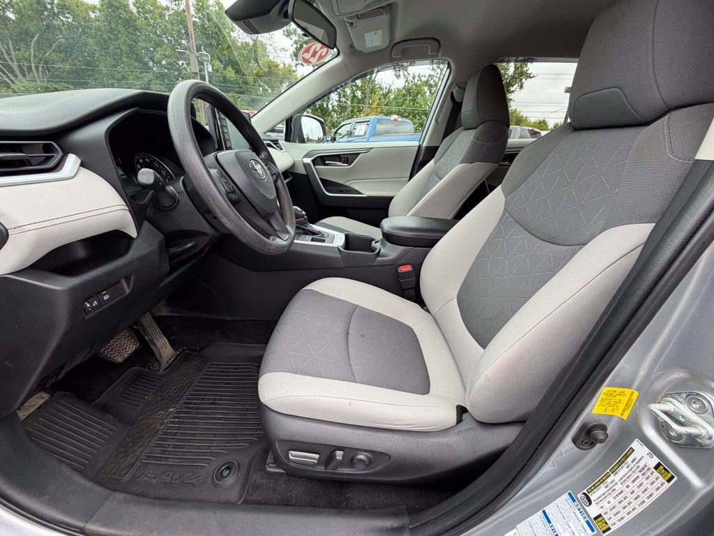 Used 2022 Toyota RAV4 XLE AWD/4WD image 11