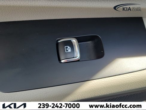 Certified 2025 Kia Telluride EX w/ EX Captain's Chair Package FWD image 16