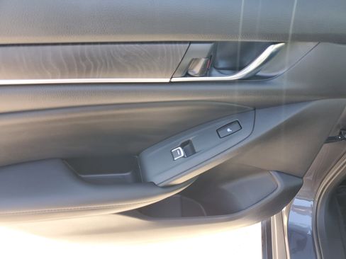 Used 2021 Honda Accord Touring image 16