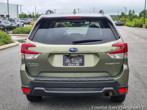 Used 2019 Subaru Forester Premium AWD/4WD image 5
