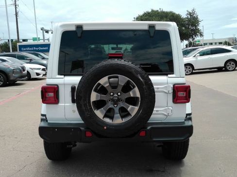 Used 2019 Jeep Wrangler Unlimited Sahara AWD/4WD image 7