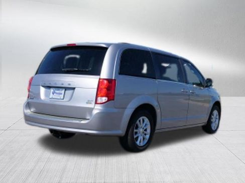 Used 2018 Dodge Grand Caravan SXT image 3