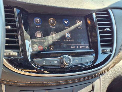 Used 2022 Chevrolet Trax LT w/ LT Convenience Package image 11