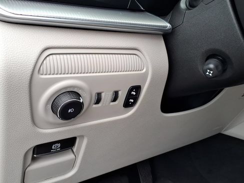 Used 2023 Jeep Grand Wagoneer 4WD image 15