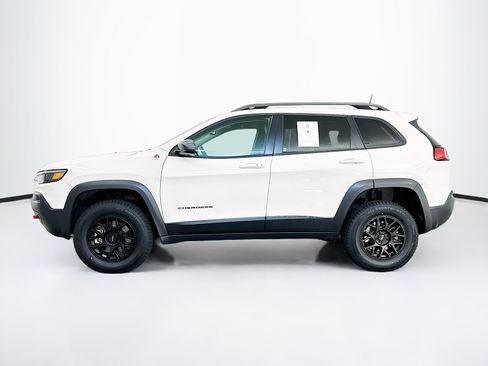 Used 2019 Jeep Cherokee Trailhawk AWD/4WD image 4