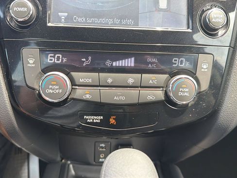 Used 2016 Nissan Rogue SV w/ SV Premium Package AWD/4WD image 19