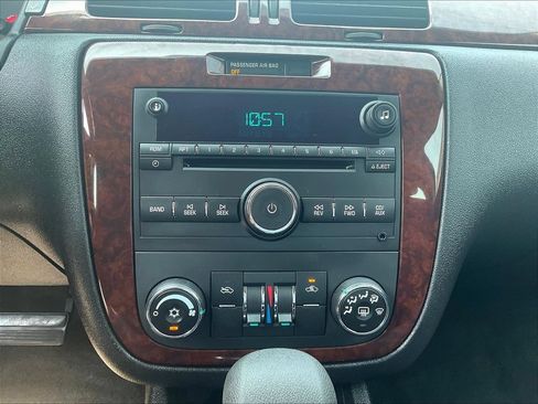 Used 2011 Chevrolet Impala LT FWD image 14
