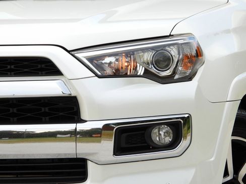 Used 2018 Toyota 4Runner Limited RWD image 4
