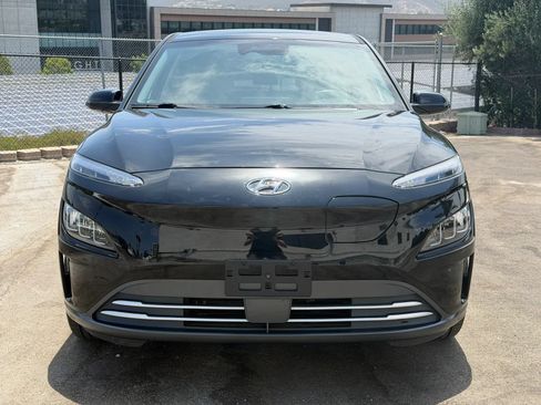 Used 2023 Hyundai Kona Limited FWD image 2