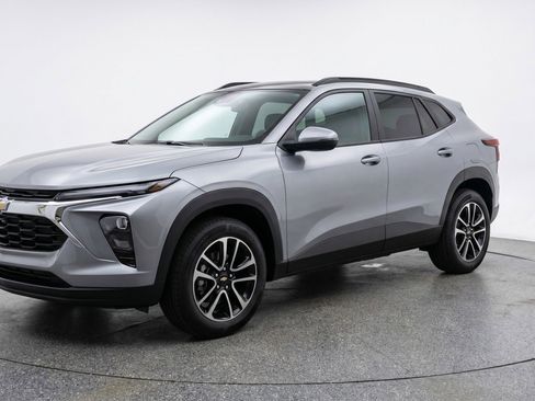 Used 2025 Chevrolet TrailBlazer LT FWD image 3