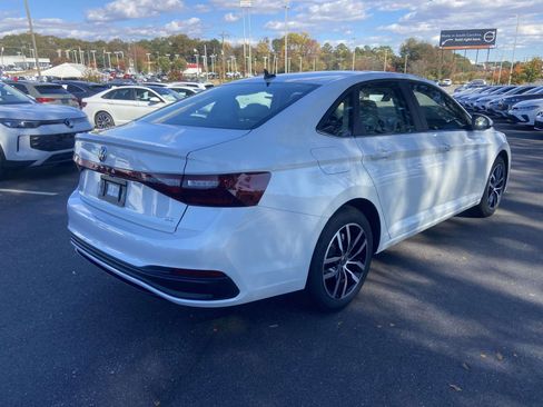 New 2026 Volkswagen Jetta SE image 9