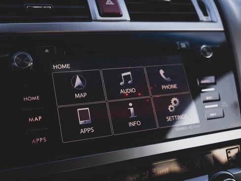 Used 2017 Subaru Outback 3.6R Limited image 18