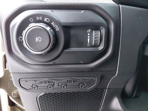 Used 2025 Jeep Wrangler Willys image 29